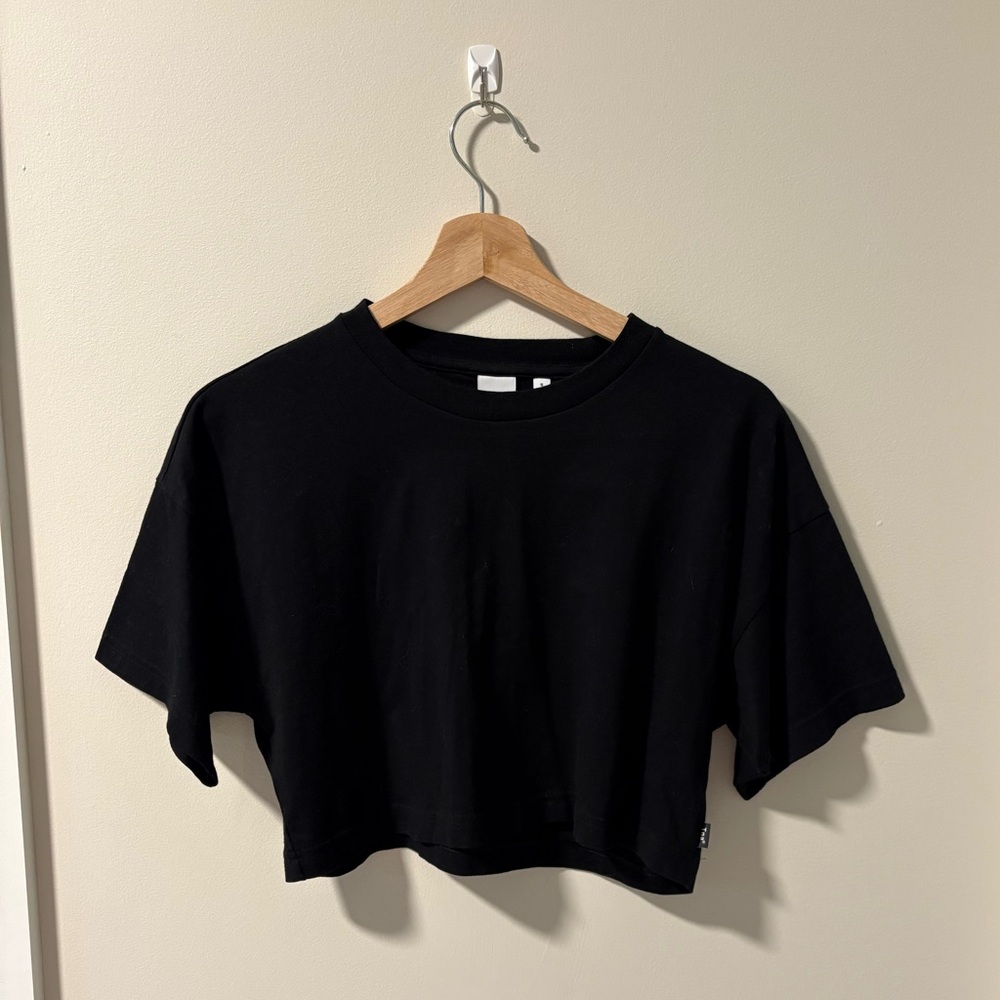 Aritzia TNA Cropped Tee